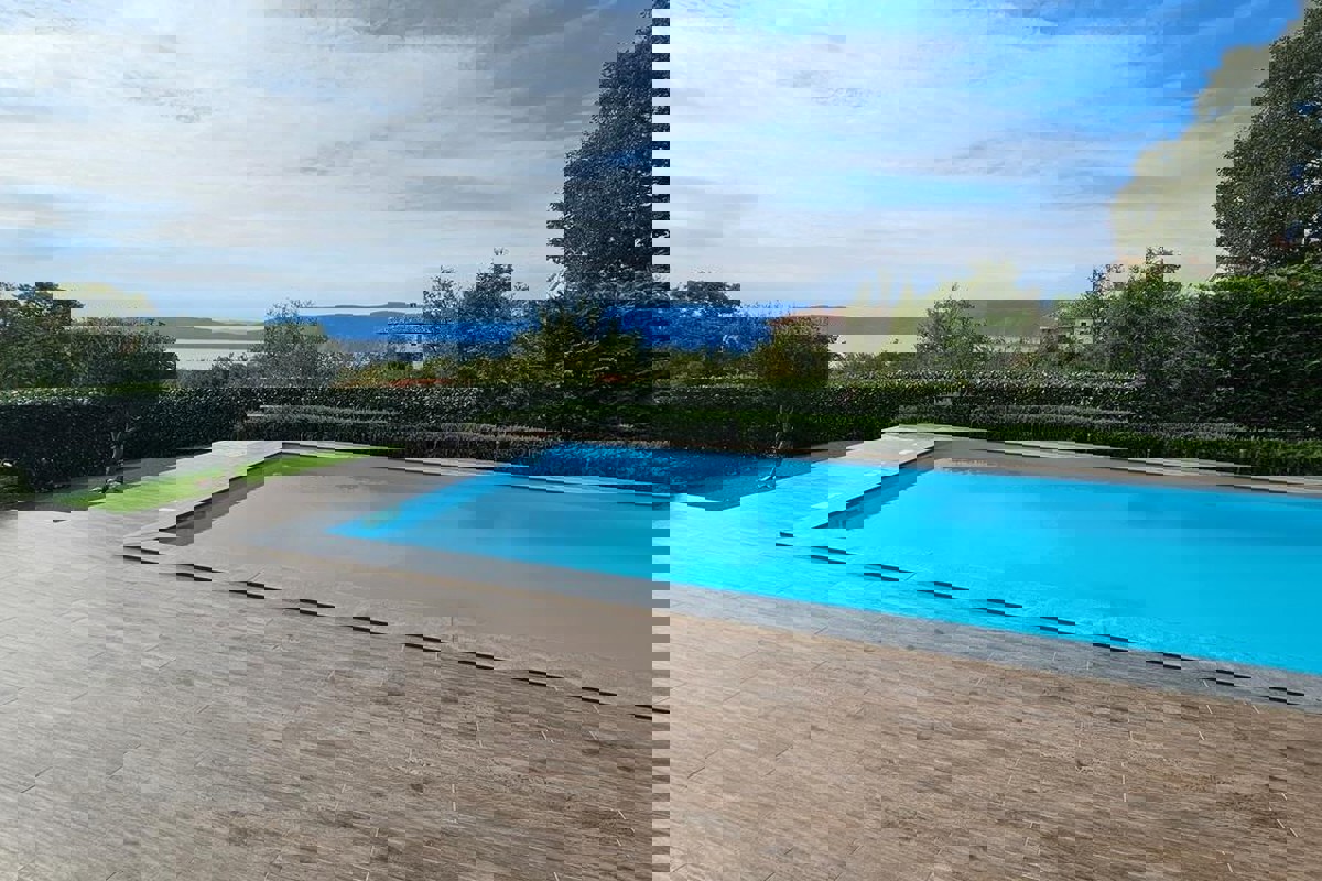 Villa di lusso con piscina e vista mare