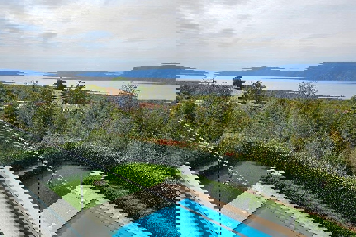 Villa di lusso con piscina e vista mare