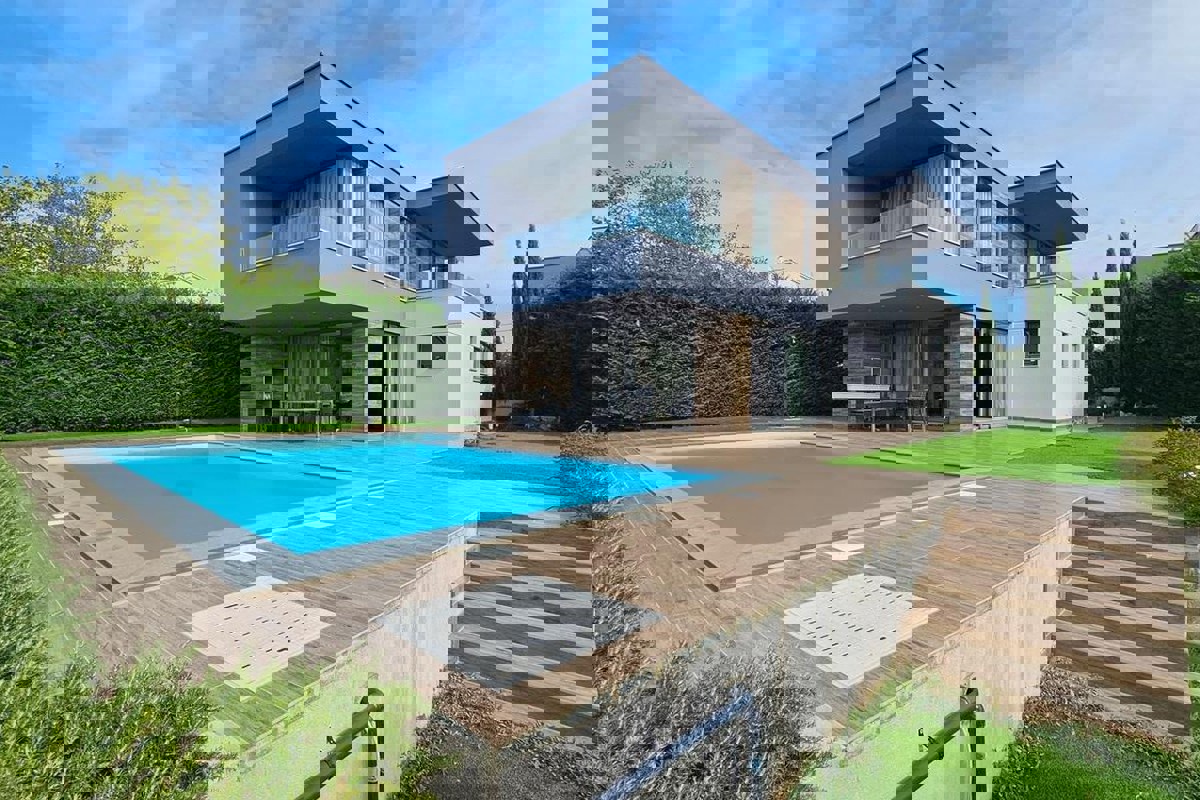 Villa di lusso con piscina e vista mare