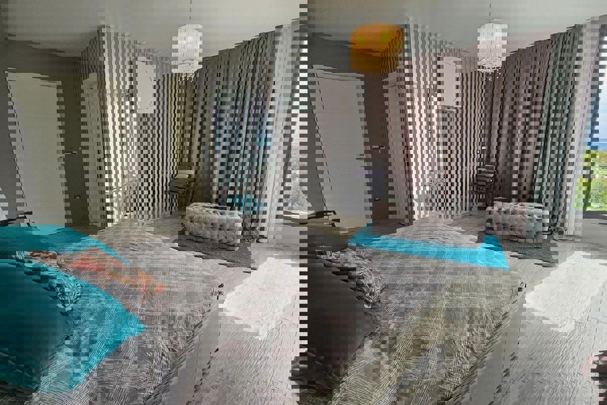 Villa di lusso con piscina e vista mare