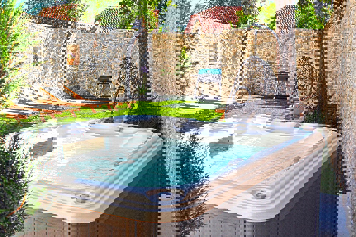 Lussuosa villa in pietra nel cuore del centro storico