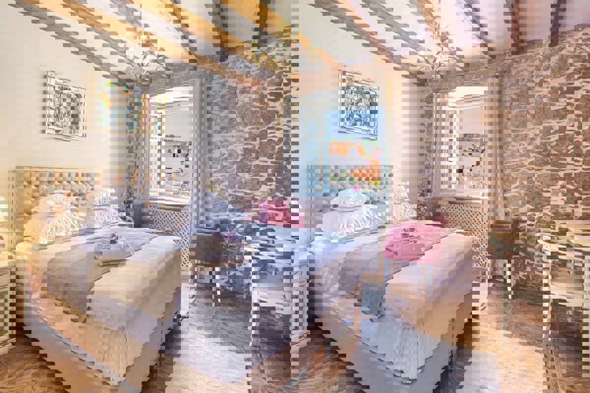 Lussuosa villa in pietra nel cuore del centro storico