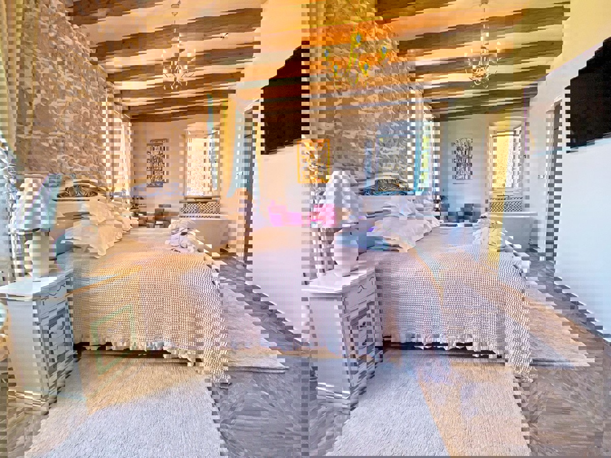 Lussuosa villa in pietra nel cuore del centro storico