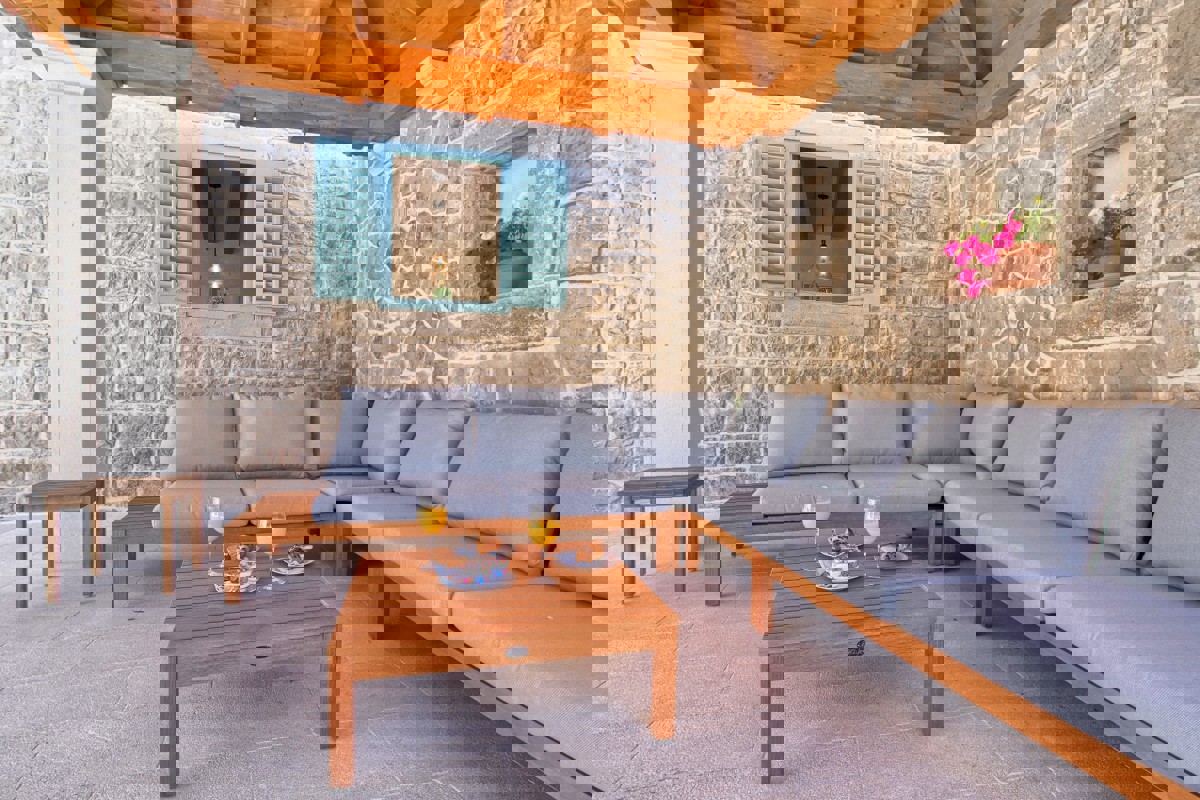 Lussuosa villa in pietra nel cuore del centro storico