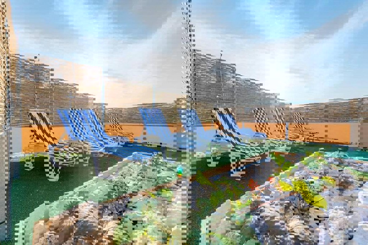 Casa moderna con piscina vicino al mare