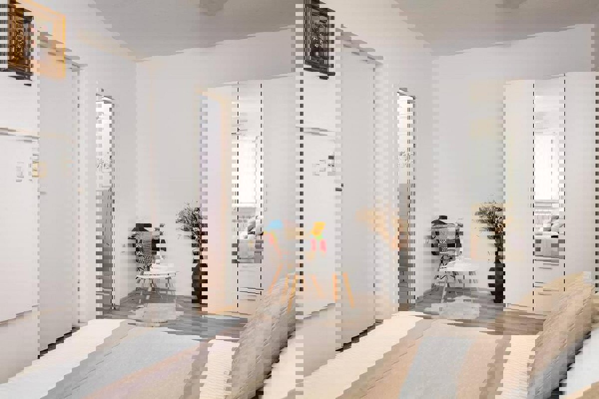 Casa moderna con piscina vicino al mare