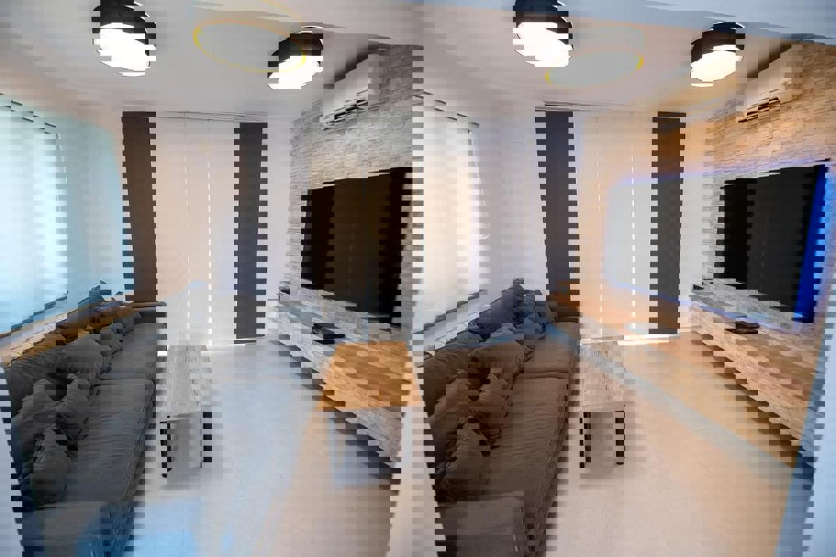 Casa moderna con piscina vicino al mare