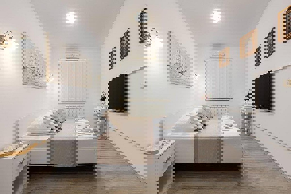 Casa moderna con piscina vicino al mare