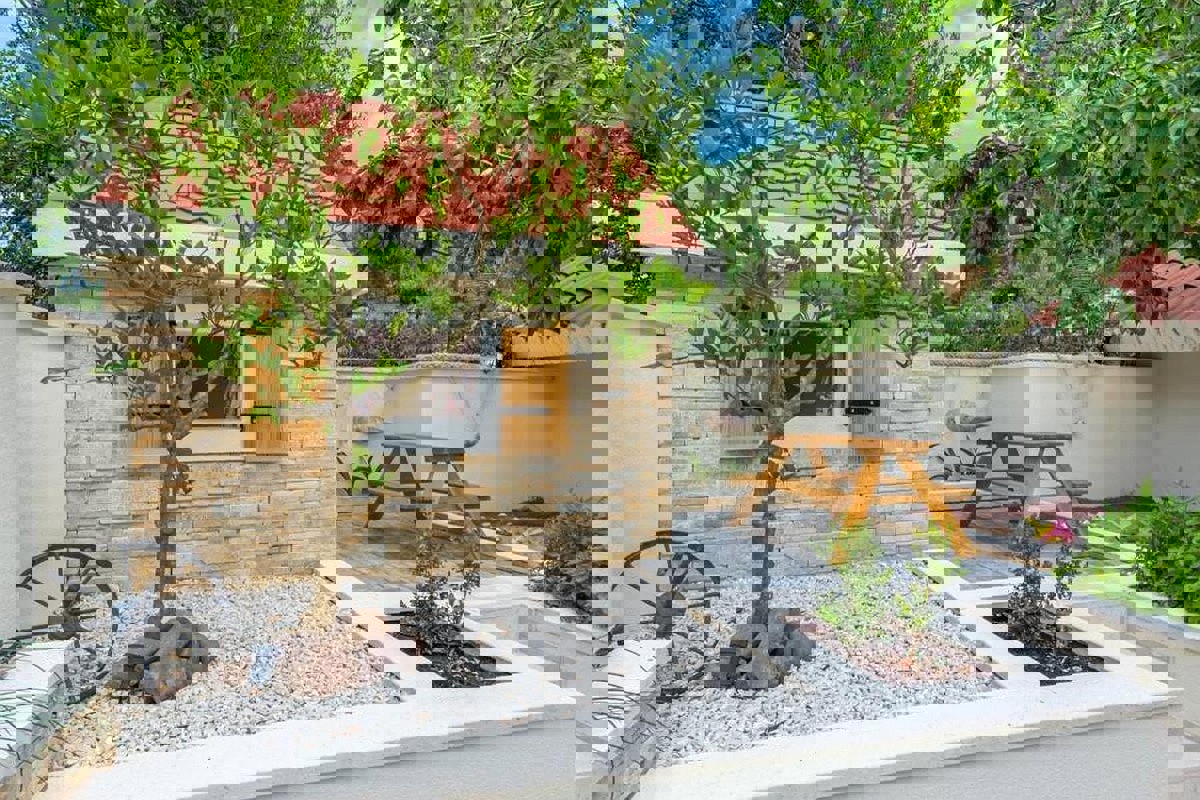 Casa moderna con piscina vicino al mare