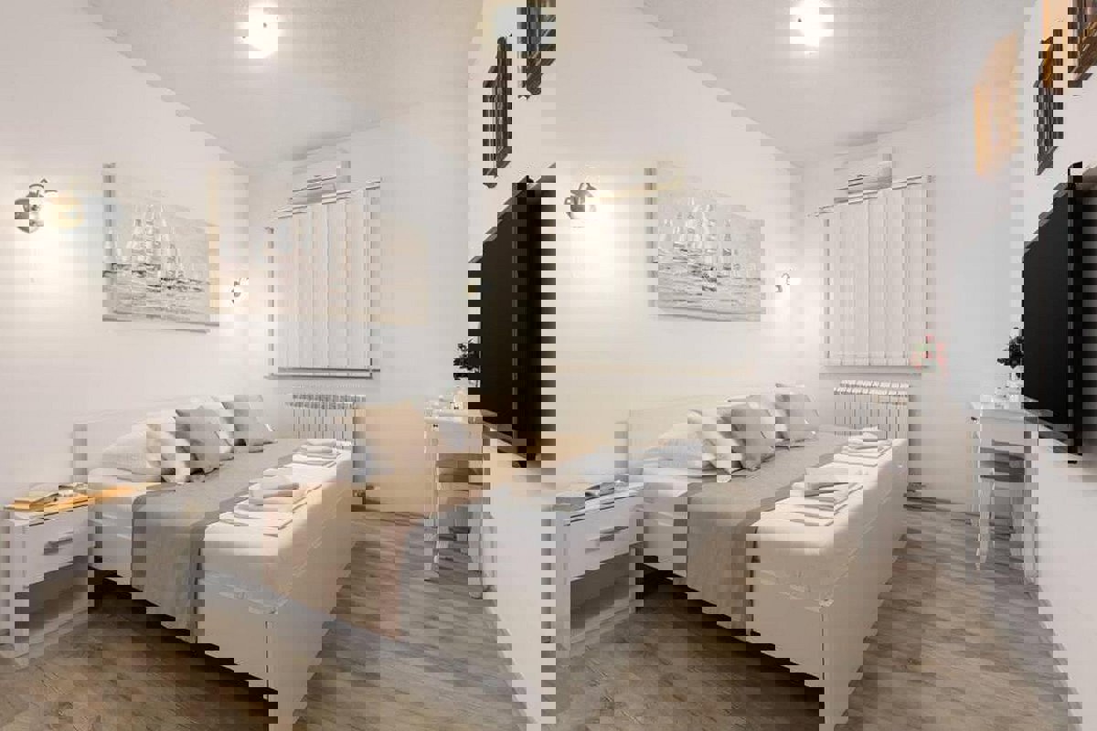 Casa moderna con piscina vicino al mare