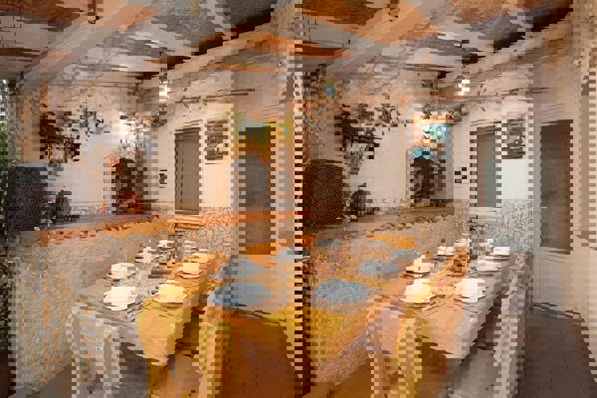 Casa moderna con piscina vicino al mare