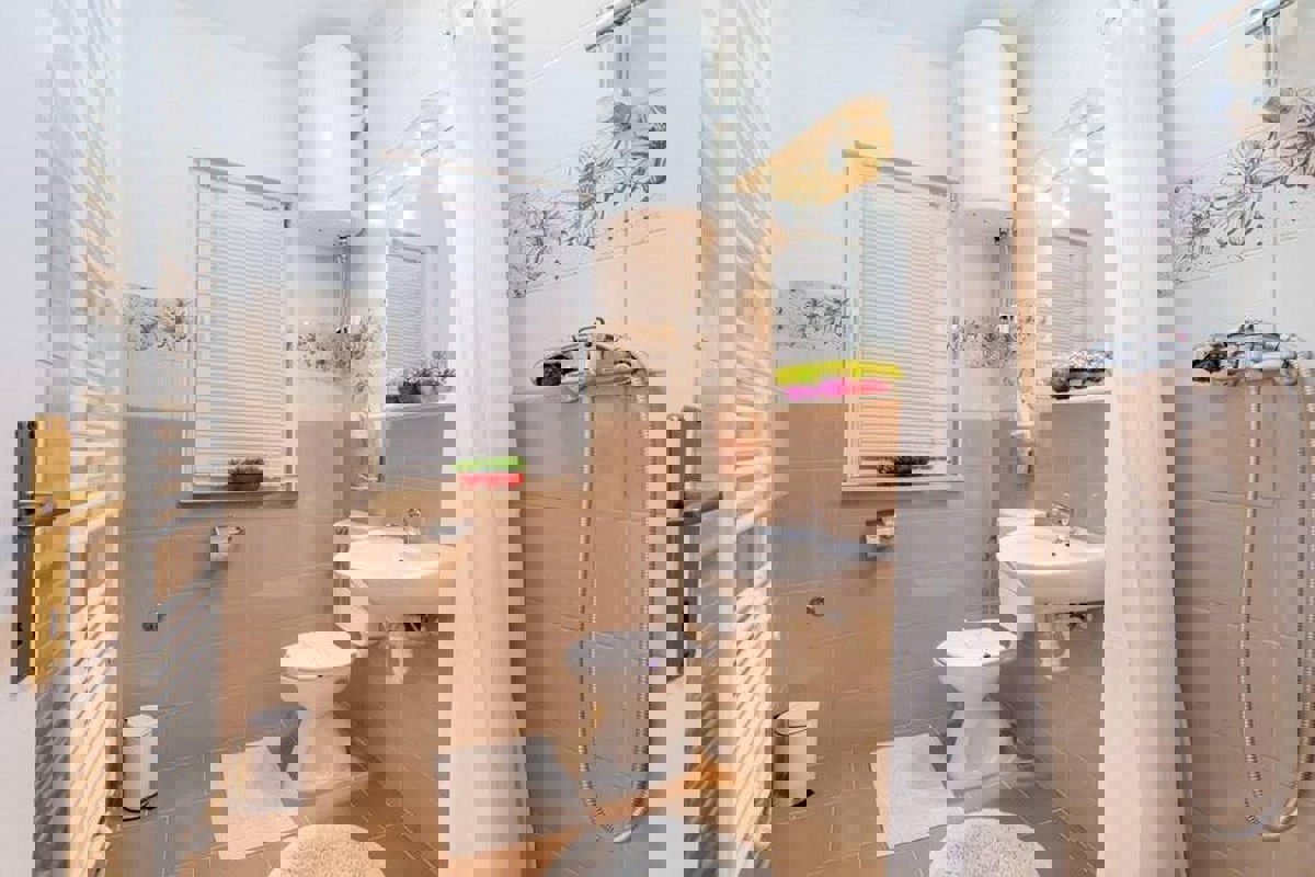 Casa moderna con piscina vicino al mare