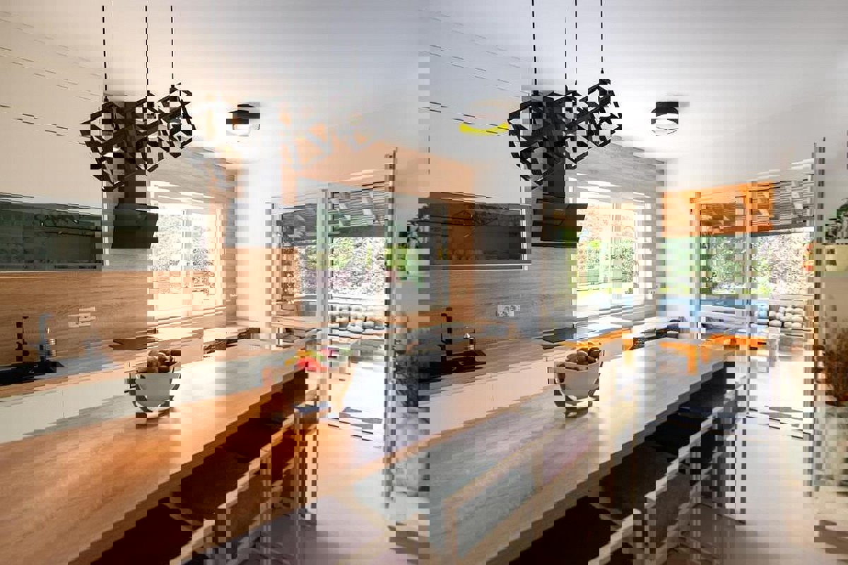 Casa moderna con piscina vicino al mare