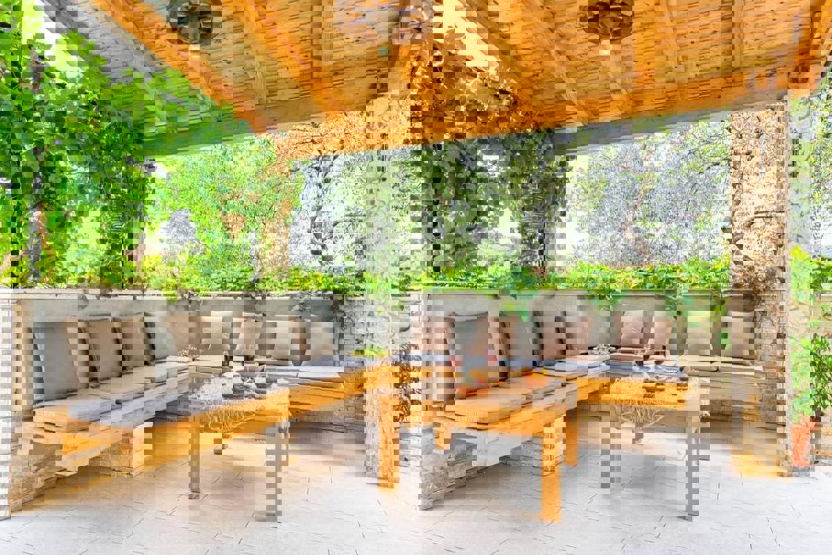 Casa moderna con piscina vicino al mare