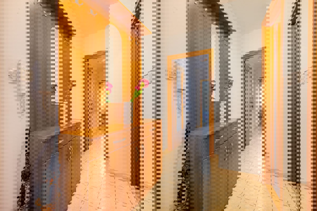 Appartamento arredato con due camere da letto in posizione eccellente