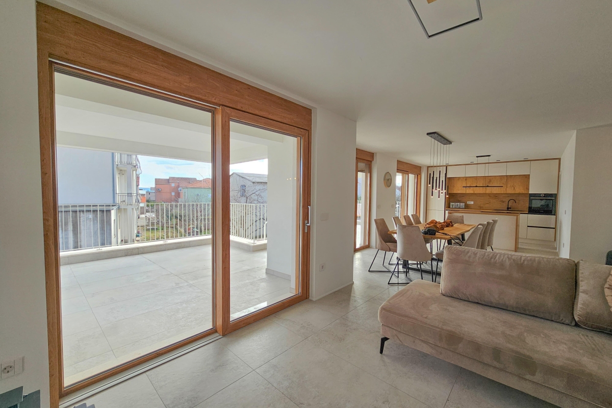 Casa indipendente su tre piani con piscina