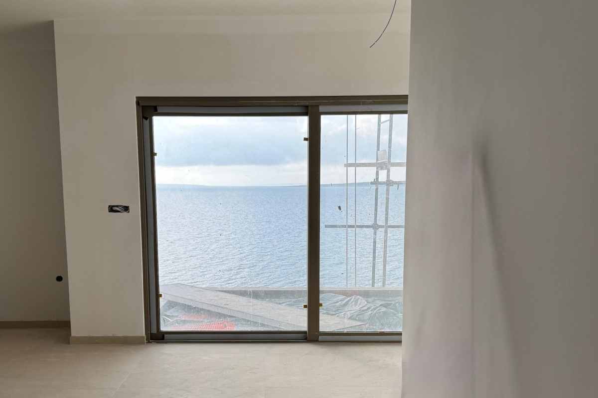 Moderno appartamento trilocale in prima fila sul mare