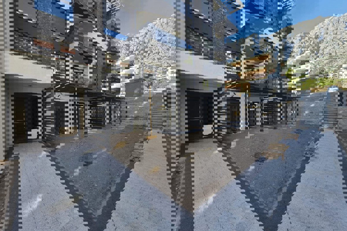 Appartamento con tre camere da letto in un nuovo edificio vicino al mare