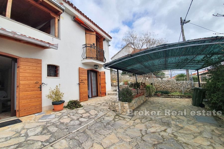 Casa indipendente con vista mare