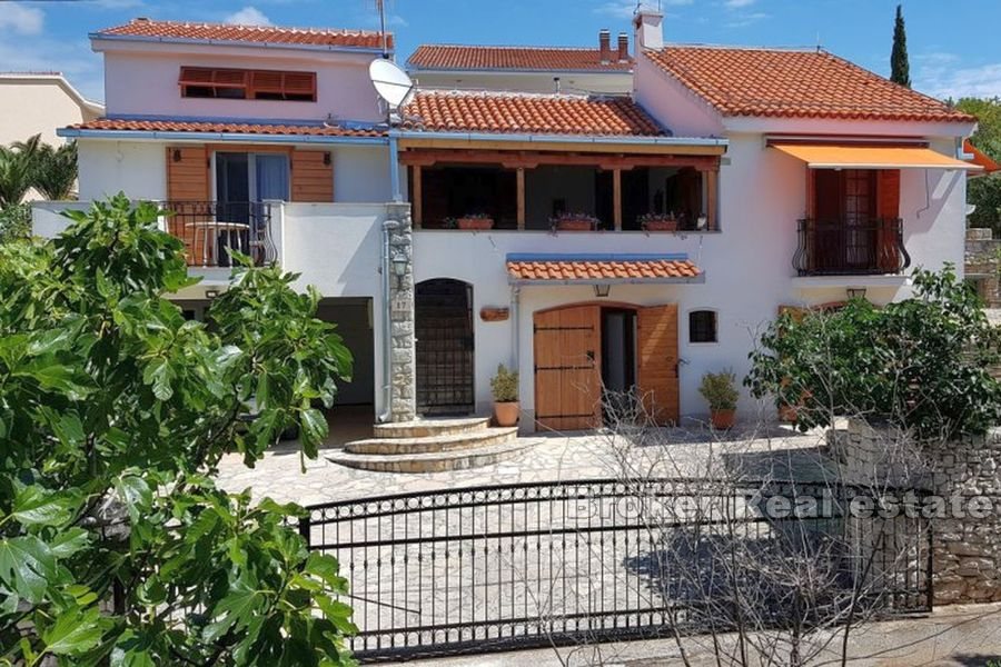 Casa indipendente con vista mare