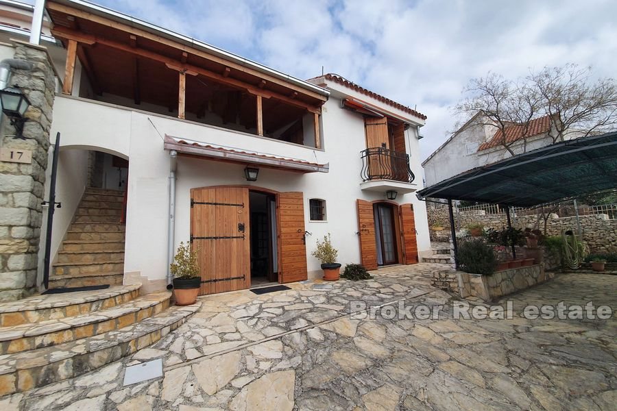 Casa indipendente con vista mare