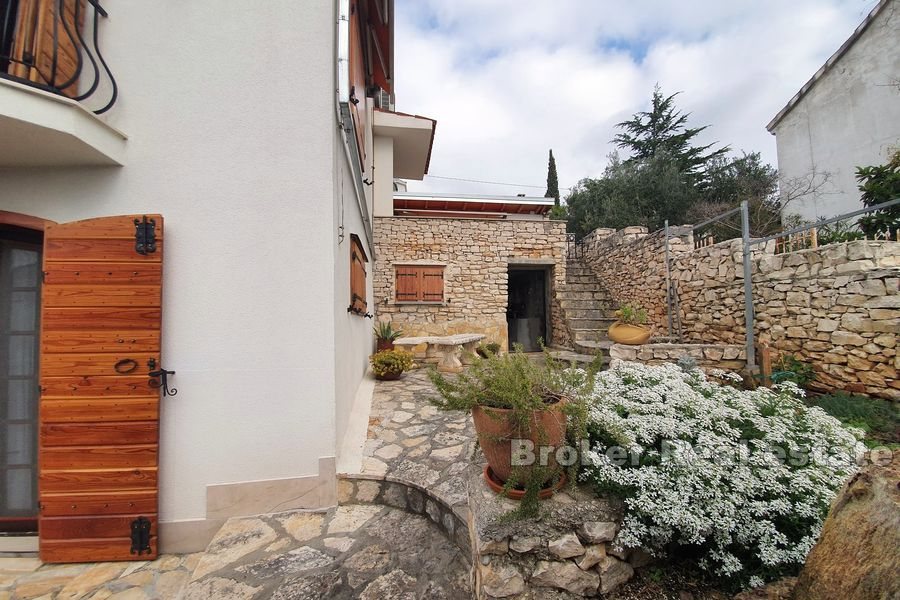 Casa indipendente con vista mare