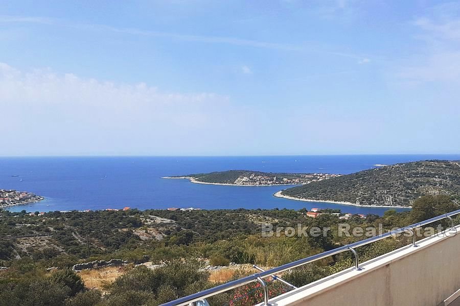 Casa con vista aperta su mare e isole