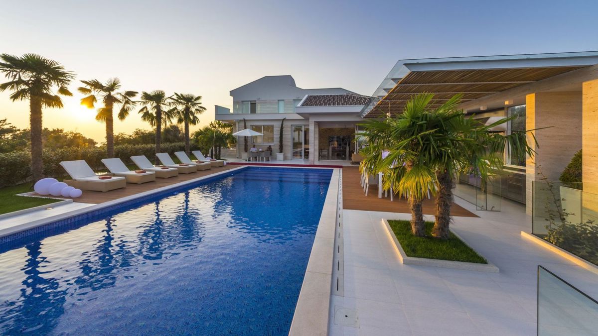 Villa di lusso con piscina e vista mare