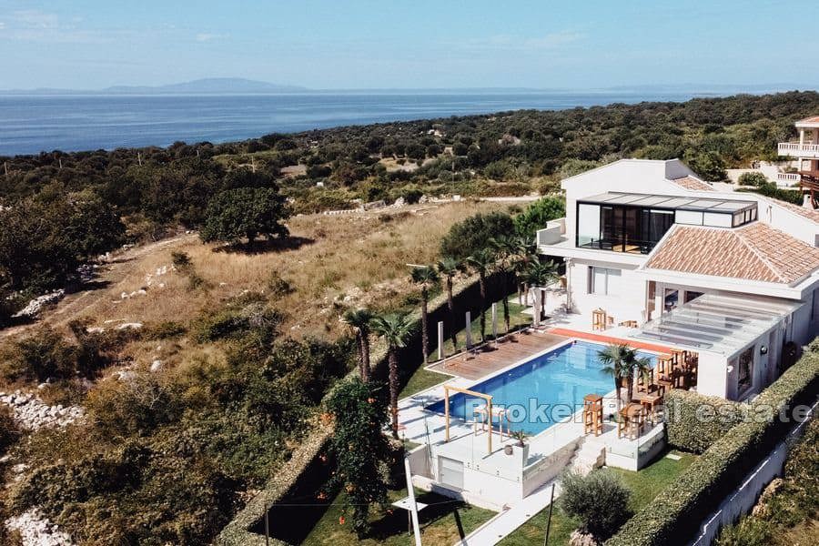 Villa di lusso con piscina e vista mare