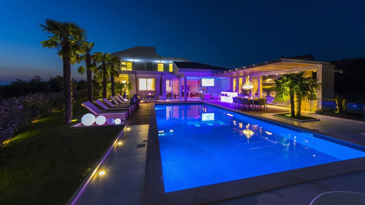 Villa di lusso con piscina e vista mare