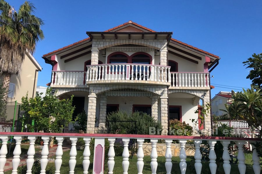 Palazzina, prima fila al mare