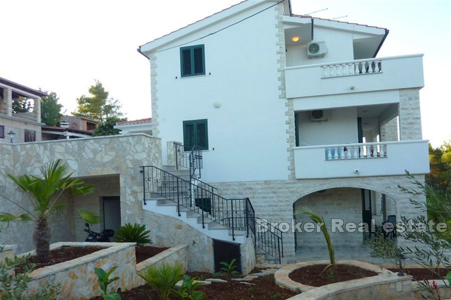 Casa con piscina e vista mare aperto