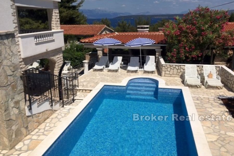 Casa con piscina e vista mare aperto