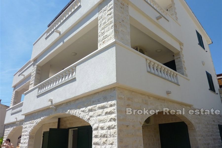 Casa con piscina e vista mare aperto