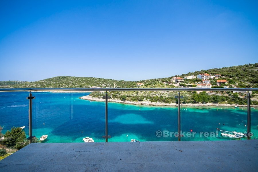 Villa di nuova costruzione, vicino al mare