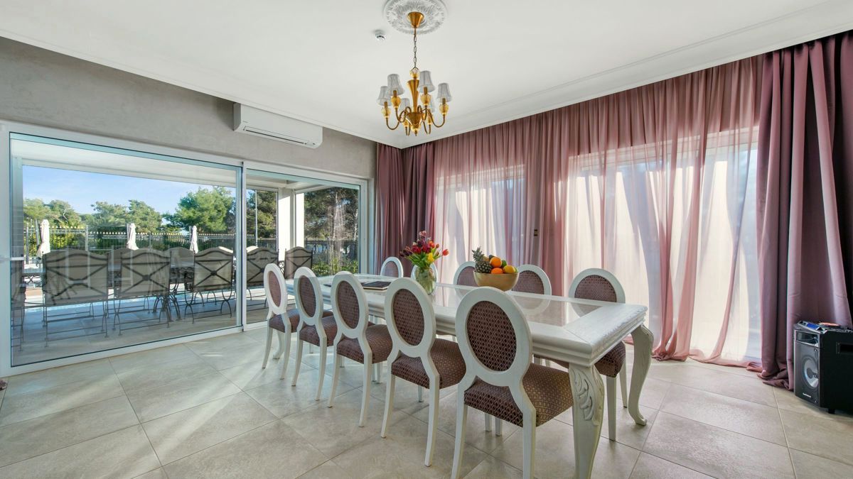 Una villa unica in prima fila sul mare