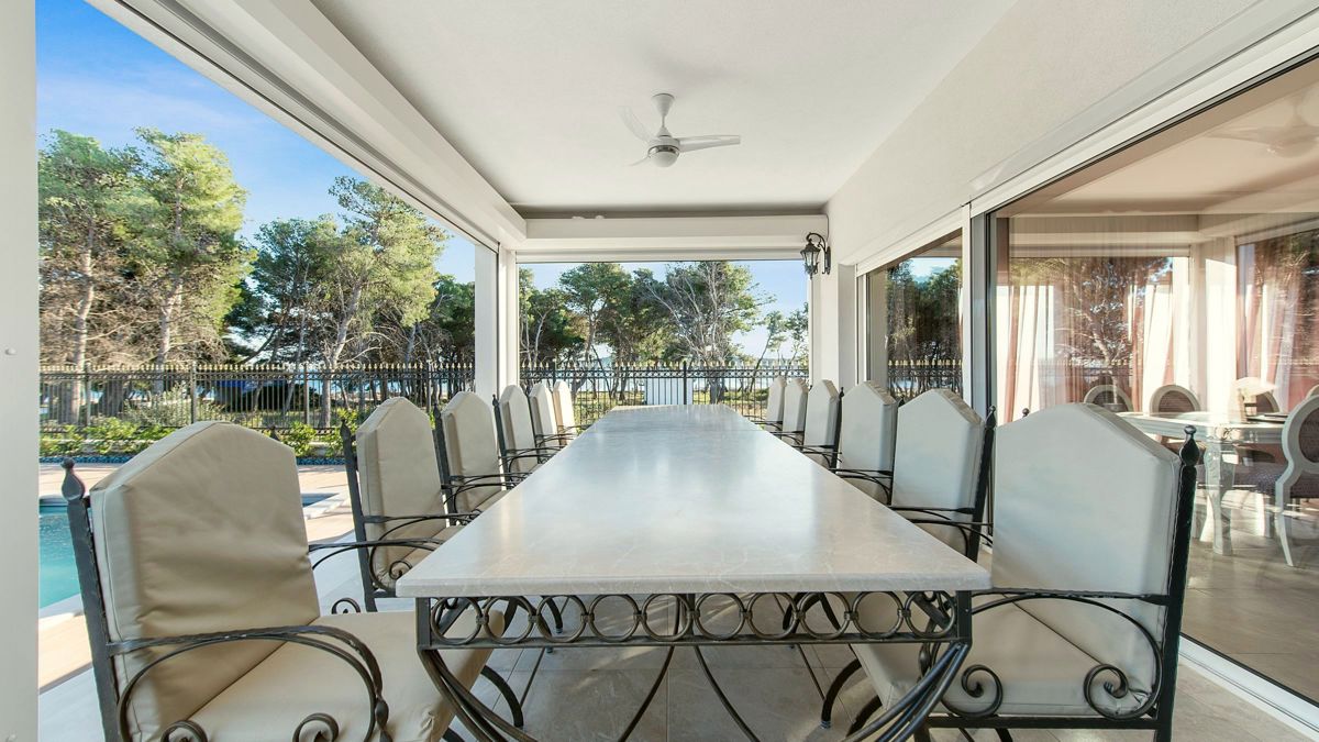 Una villa unica in prima fila sul mare