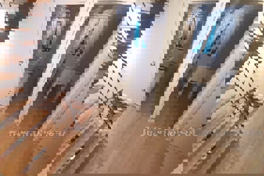 Casa in pietra ristrutturata con piscina