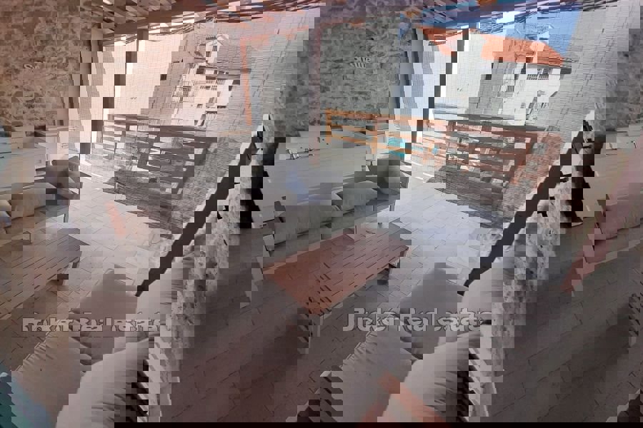 Casa in pietra ristrutturata con piscina