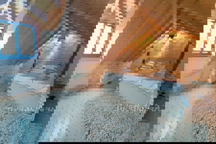 Casa in pietra ristrutturata con piscina