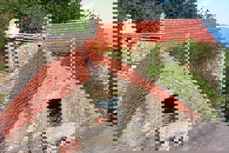 Tre case in pietra, in vendita