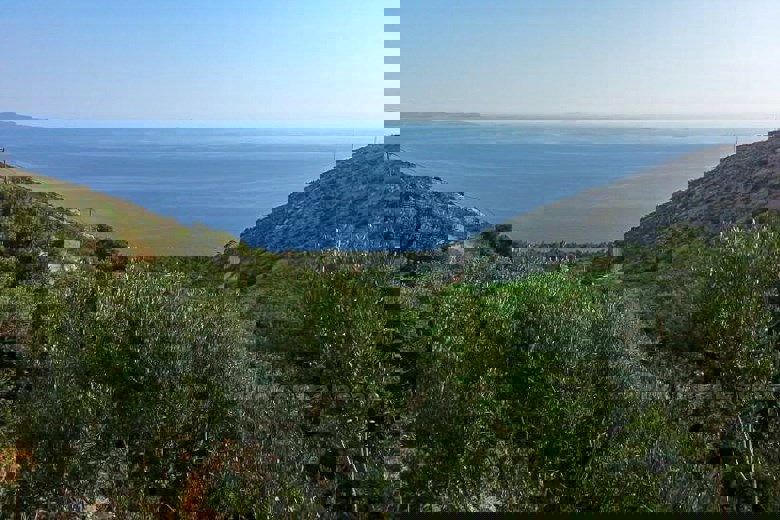 Tre case in pietra, in vendita