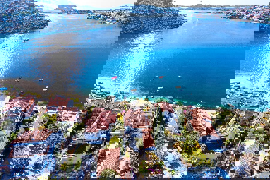 Casa in pietra prima fila al mare