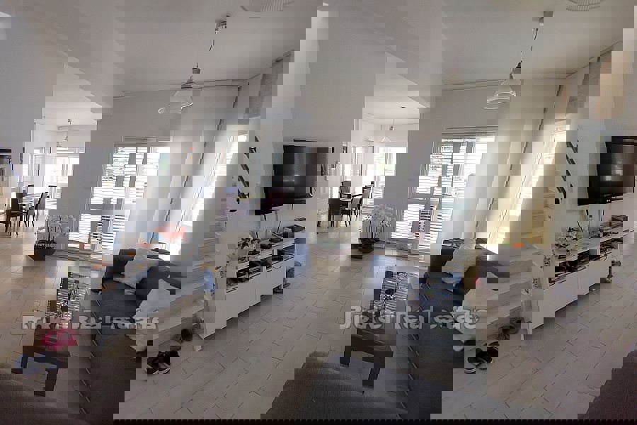 Casa in pietra prima fila al mare