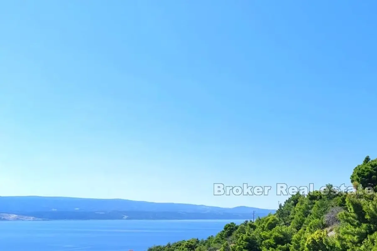 Terreno in una posizione tranquilla con vista sul mare