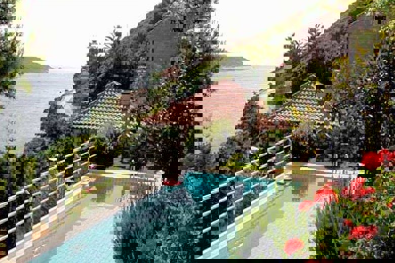 Bella villa moderna, in vendita