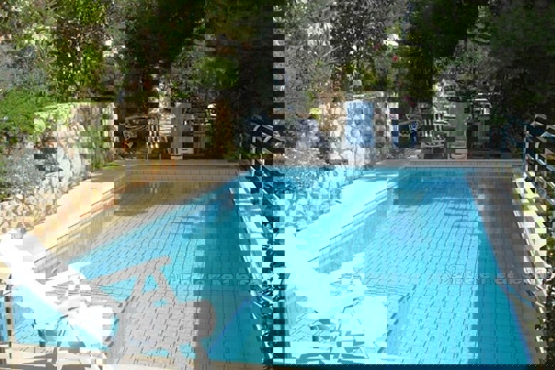 Bella villa moderna, in vendita