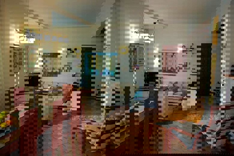 Bella villa moderna, in vendita