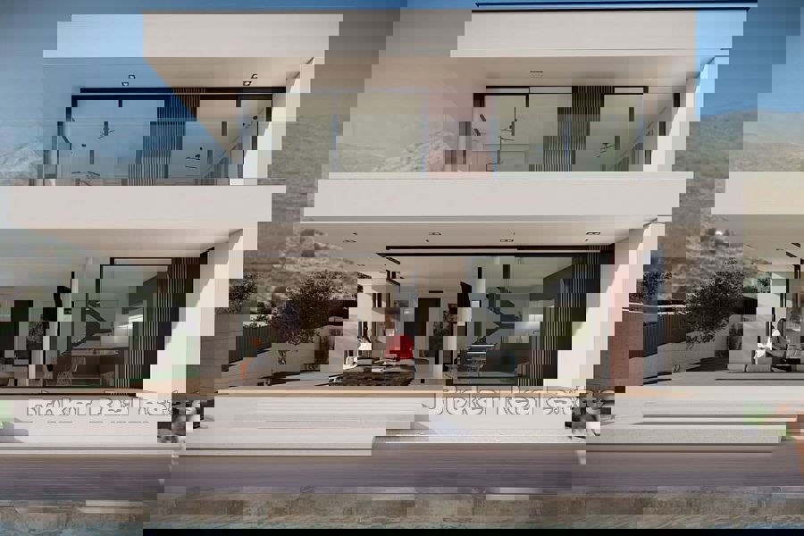 Impressionante villa in una posizione eccellente vicino al mare