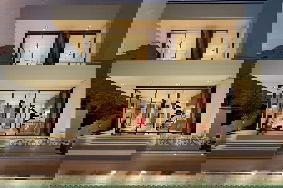 Impressionante villa in una posizione eccellente vicino al mare